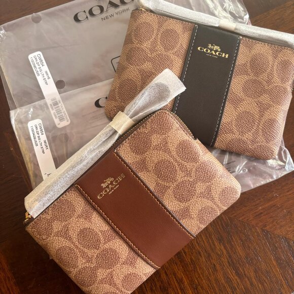 2 Coach corner zip wristlet in signature canvas with stripe - Picture 1 of 1